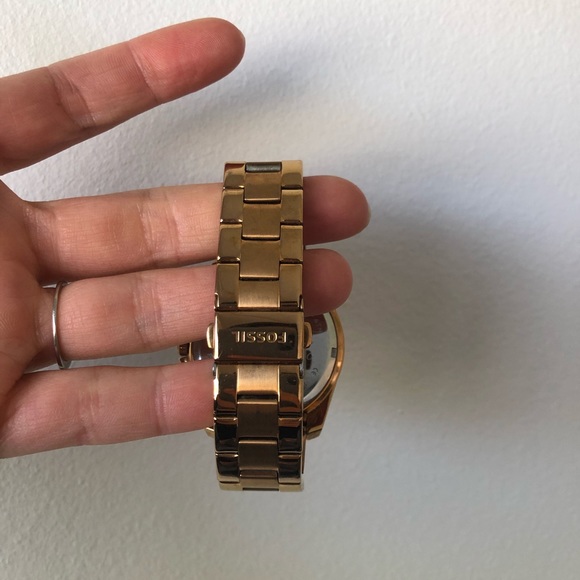 Rose Gold Fossil Watch - Picture 2 of 2